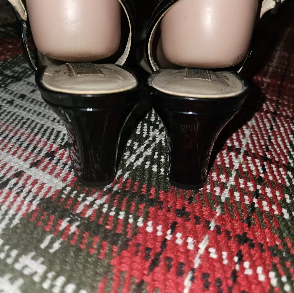 L.K. BENNETT LONDON Gorgeous Black Patent Heels 8.5-38.5 Pre-owned!
